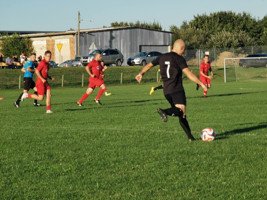 Znicz Siennica Różana – Victoria Żmudź 1:3